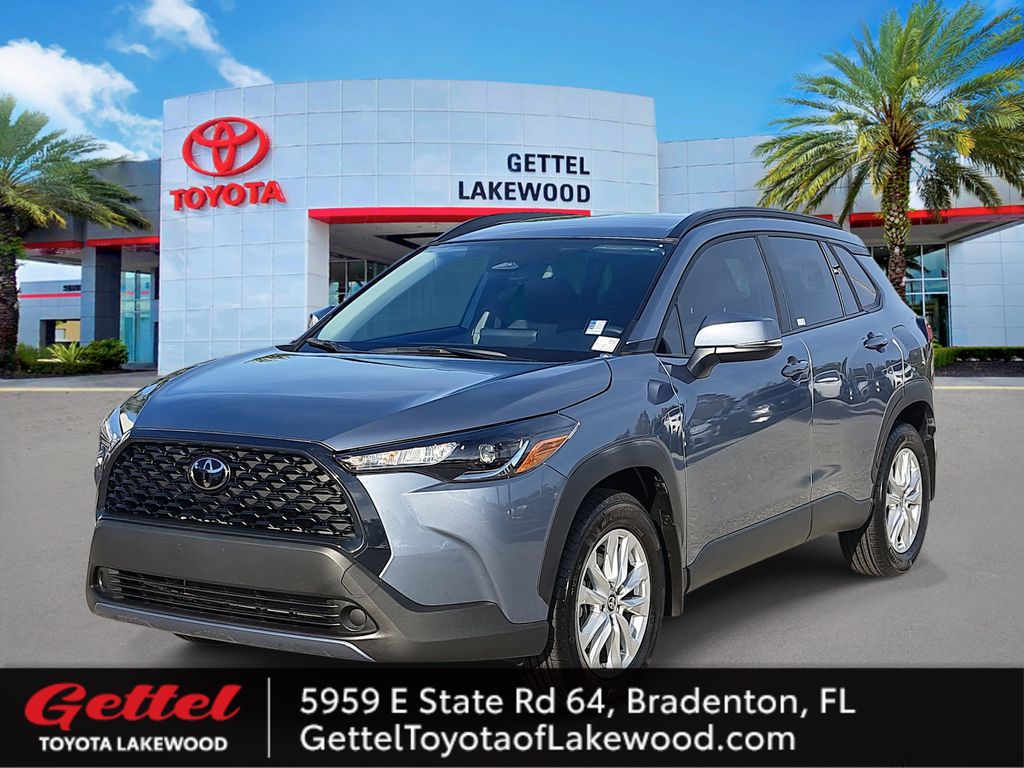 2024 Toyota Corolla Cross LE's photo