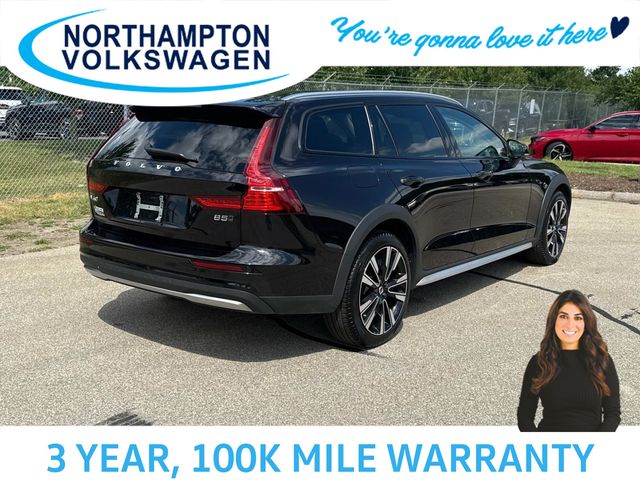 2025 Volvo V60 Cross Country B5 photo 5