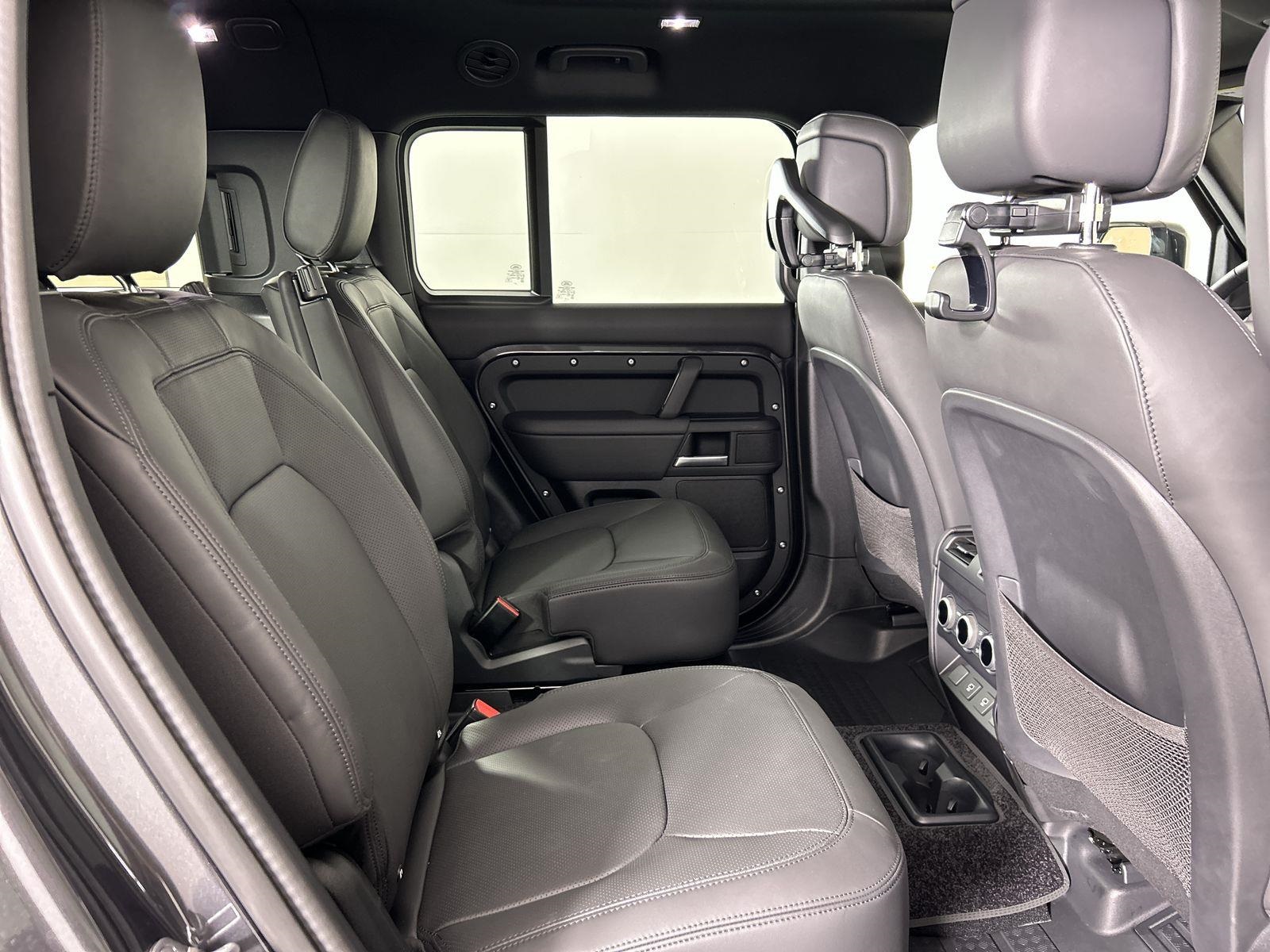 2025 Land Rover Defender 130 S photo 28