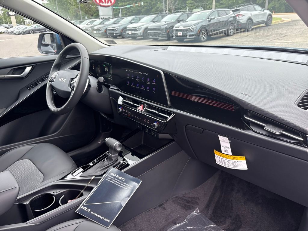 2025 Kia Niro EX photo 30