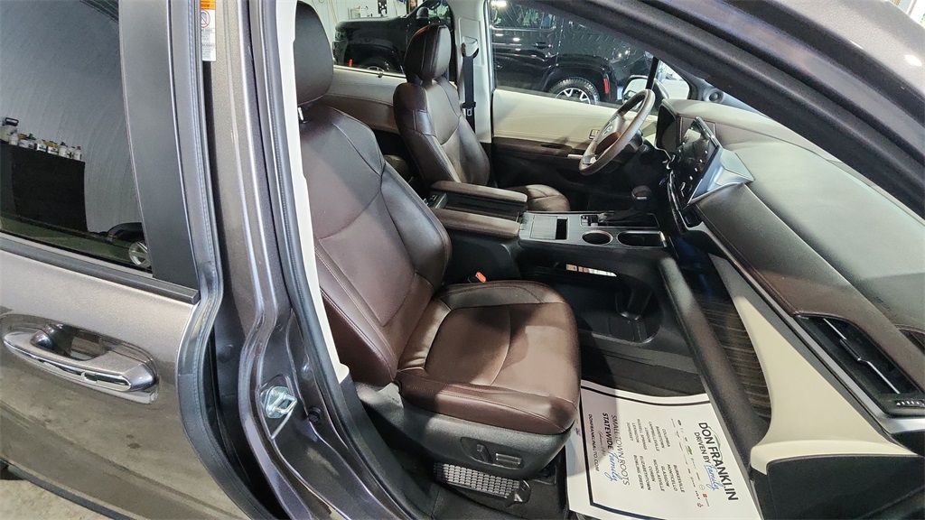 2023 Toyota Sienna Platinum photo 23