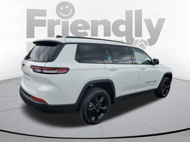 2025 Jeep Grand Cherokee Altitude photo 4