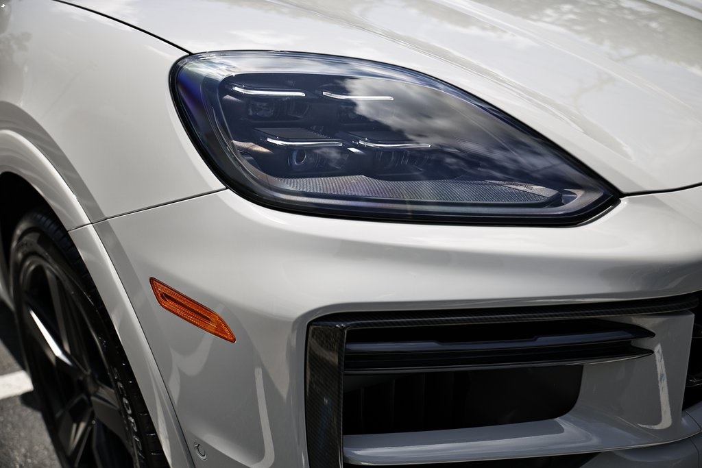 2025 Porsche Cayenne Turbo E-Hybrid photo 17