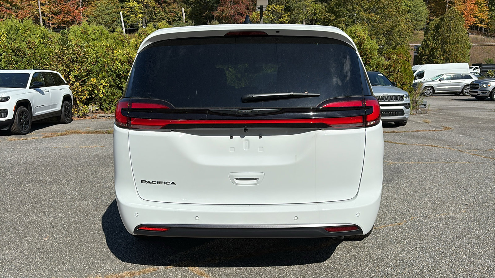2026 Chrysler Pacifica Touring L photo 4