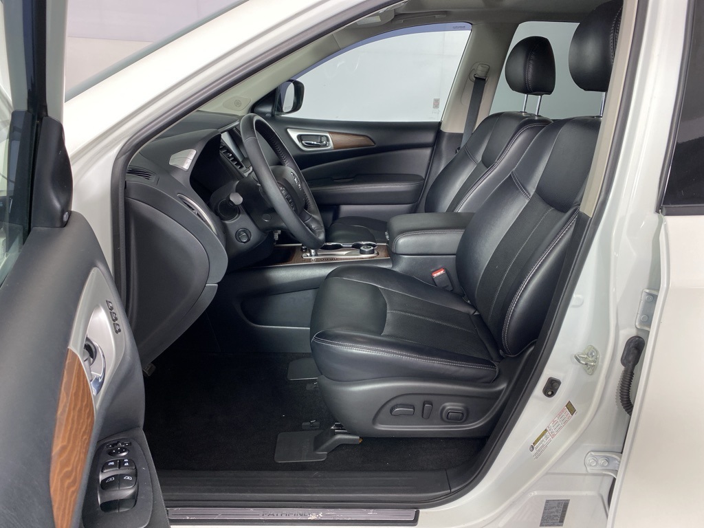 2020 Nissan Pathfinder Platinum photo 4