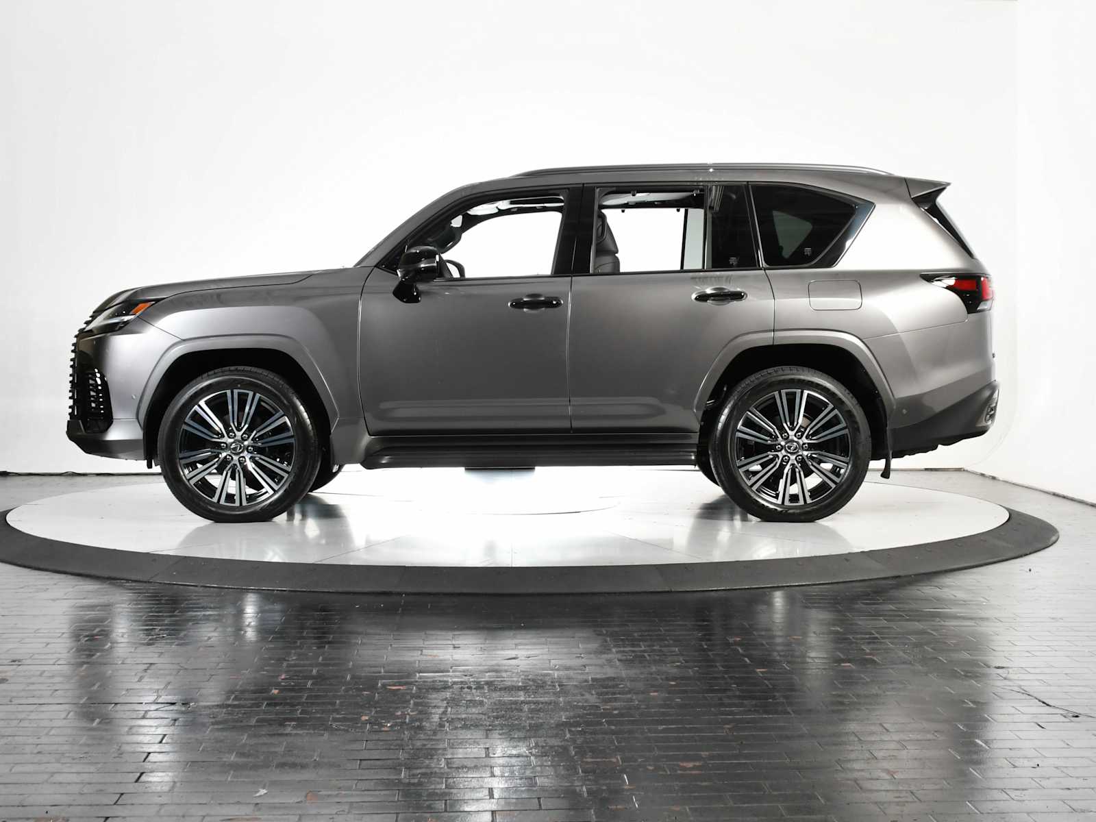 2025 Lexus LX Luxury photo 2