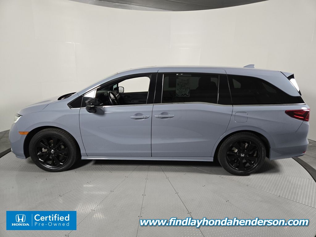2023 Honda Odyssey Sport photo 2
