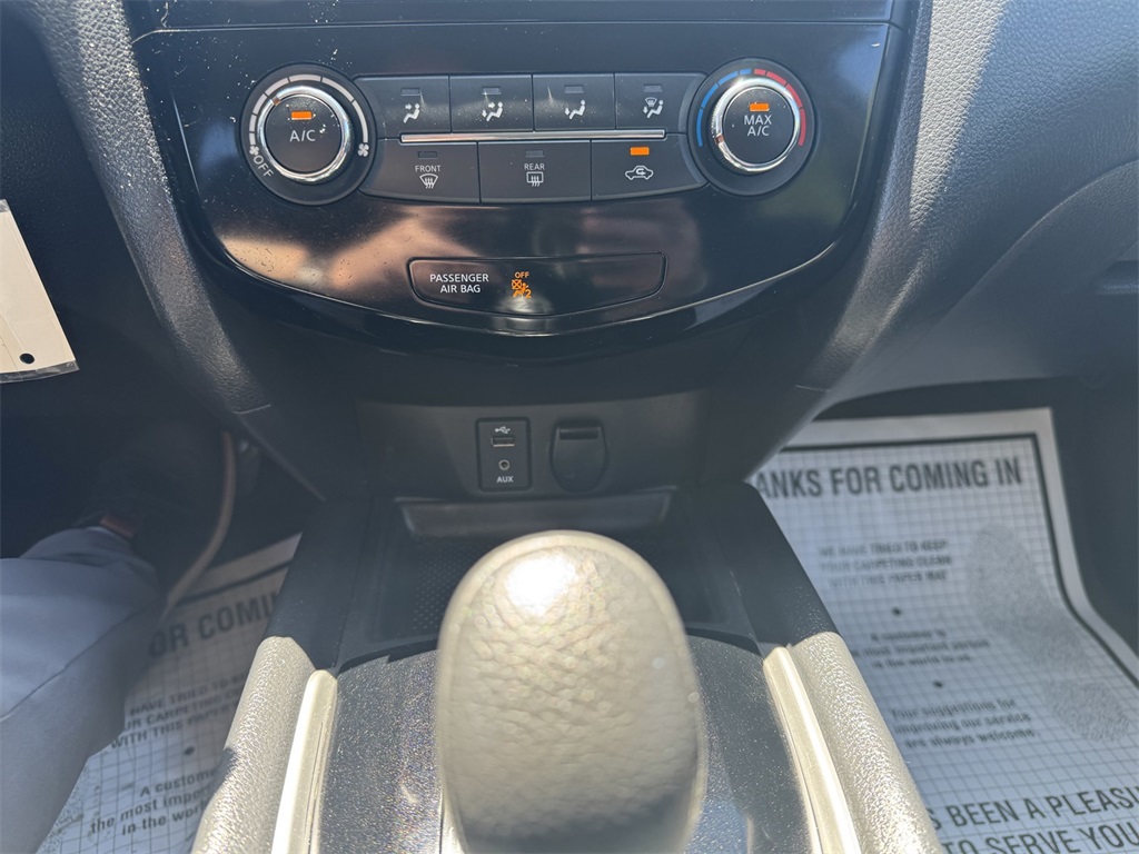 2015 Nissan Rogue S photo 22