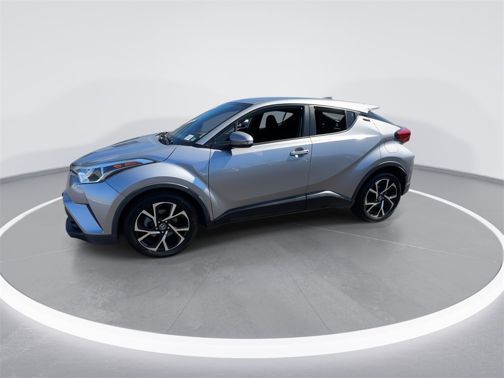 2019 Toyota C-HR XLE photo 6