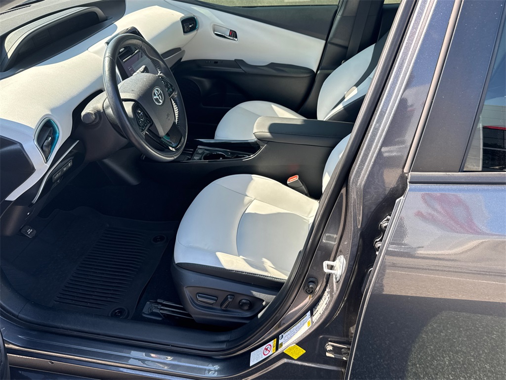 2022 Toyota Prius XLE photo 9