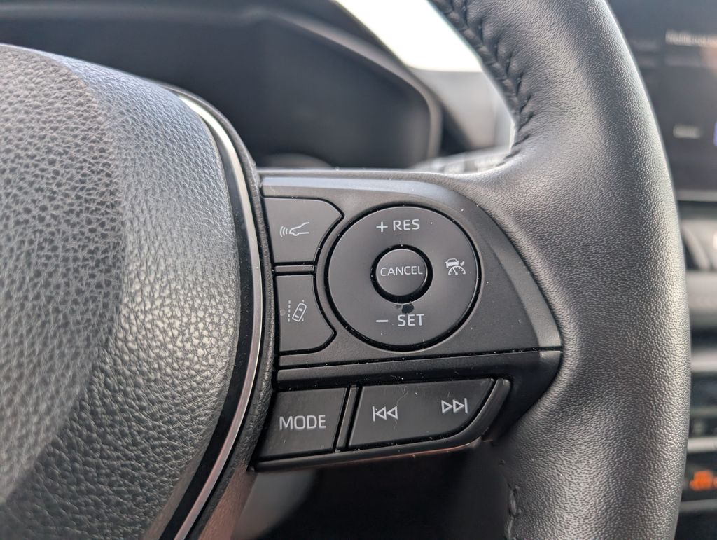 2023 Toyota RAV4 Hybrid XLE photo 15