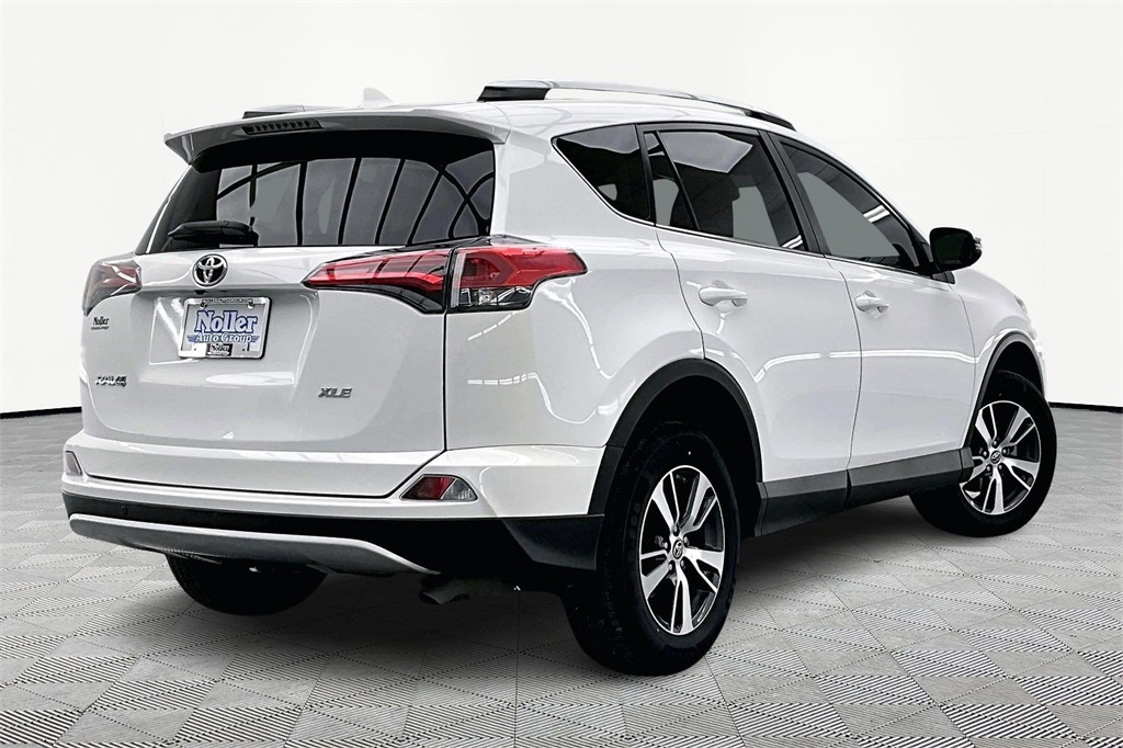 Used 2018 Toyota RAV4 XLE with VIN 2T3WFREVXJW460359 for sale in Kansas City