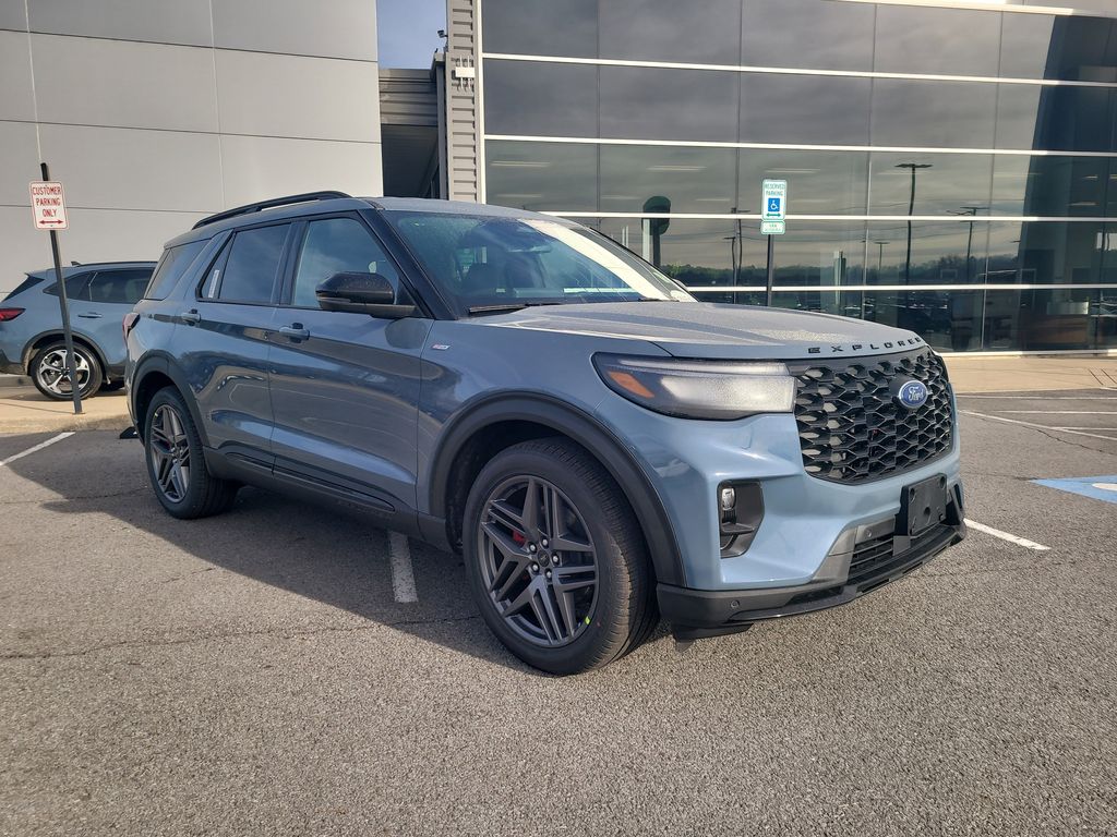 2026 Ford Explorer ST-LINE's photo