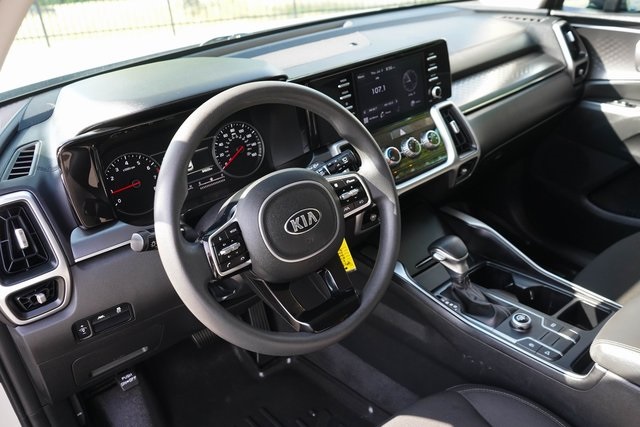 2021 Kia Sorento LX photo 2
