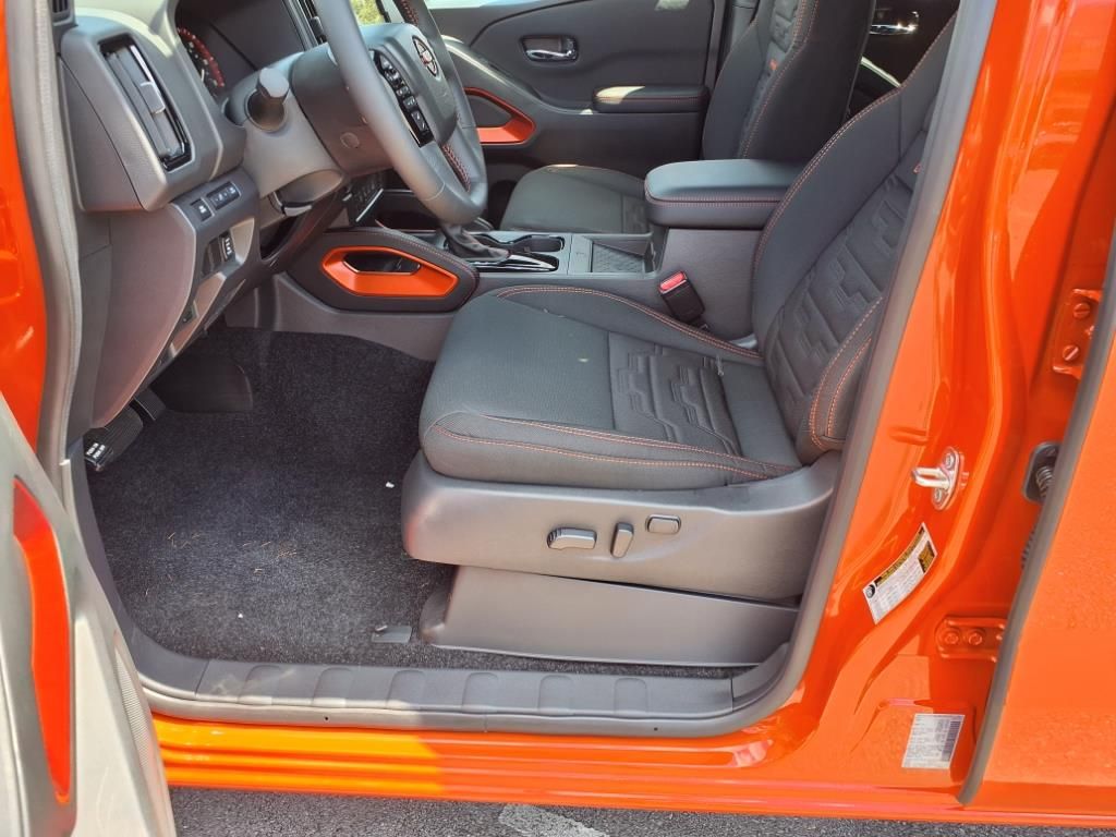 2025 Nissan Frontier PRO-4X photo 10