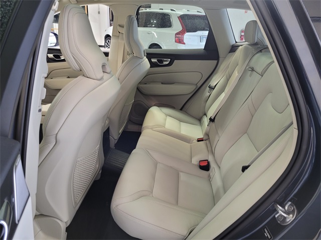 2022 Volvo XC60 Recharge Hybrid T8 Inscription photo 5