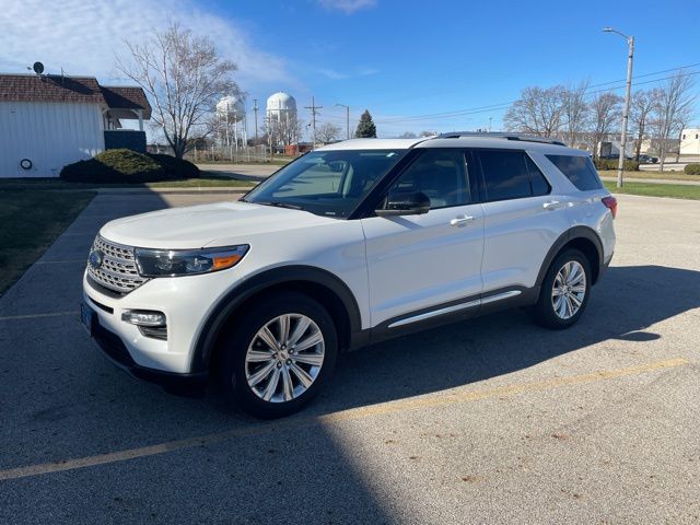 2023 Ford Explorer Limited's photo