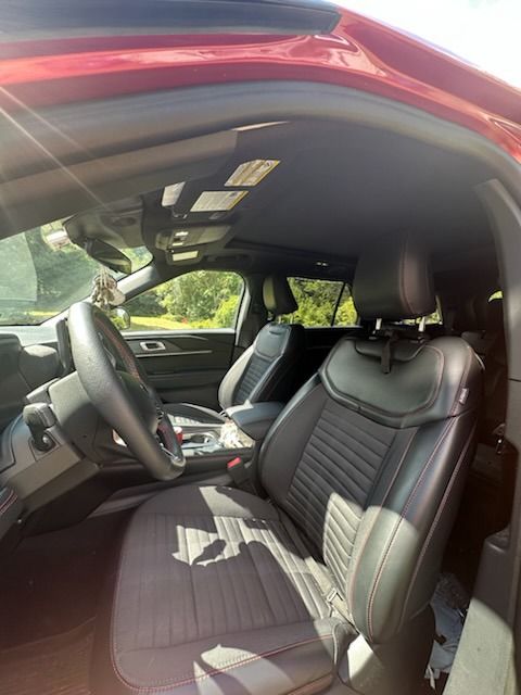 2025 Ford Explorer ST-LINE's photo