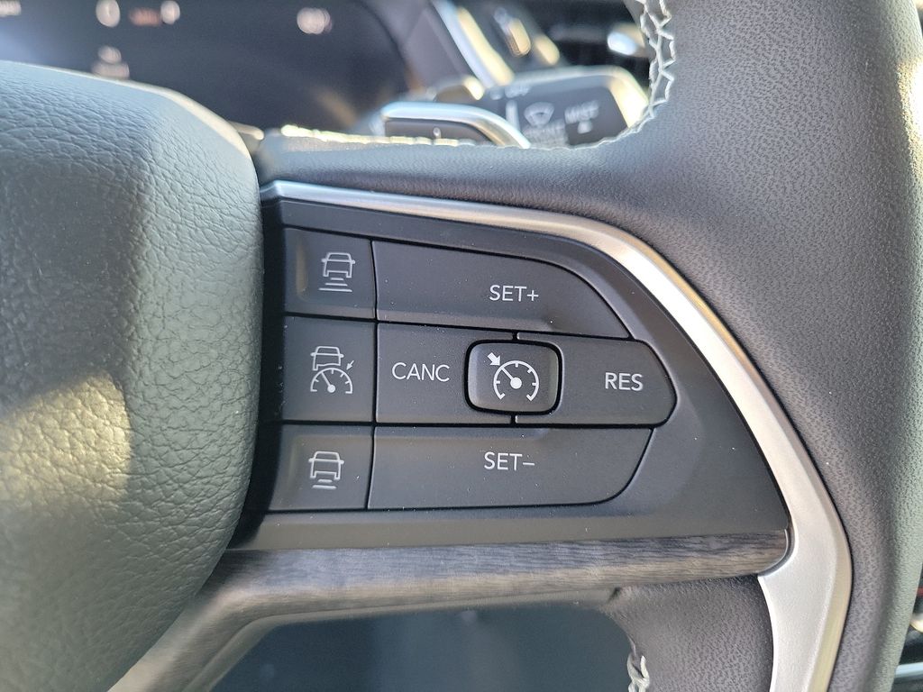 2025 Jeep Grand Cherokee Limited photo 4