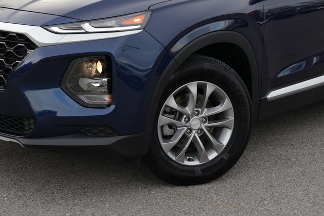 2020 Hyundai Santa Fe SE photo 2