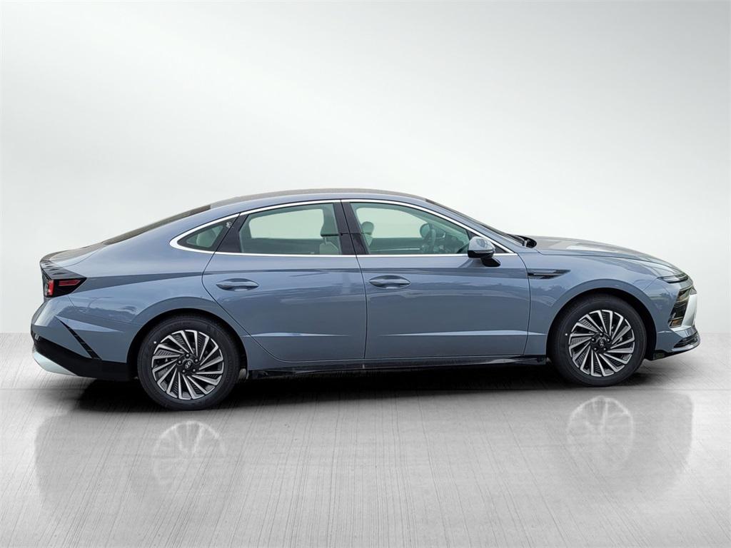 2025 Hyundai Sonata Hybrid SEL photo 3