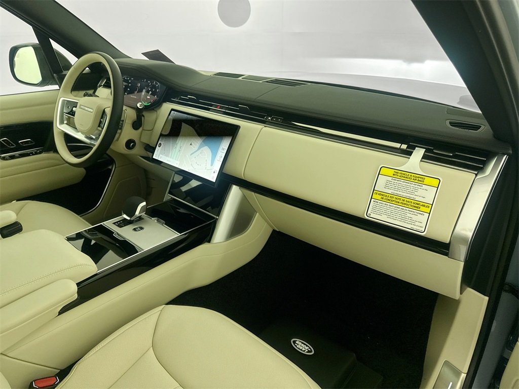 2025 Land Rover Range Rover SE photo 25