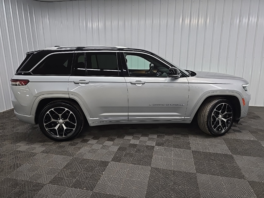 2022 Jeep Grand Cherokee Summit Reserve 4xe photo 2