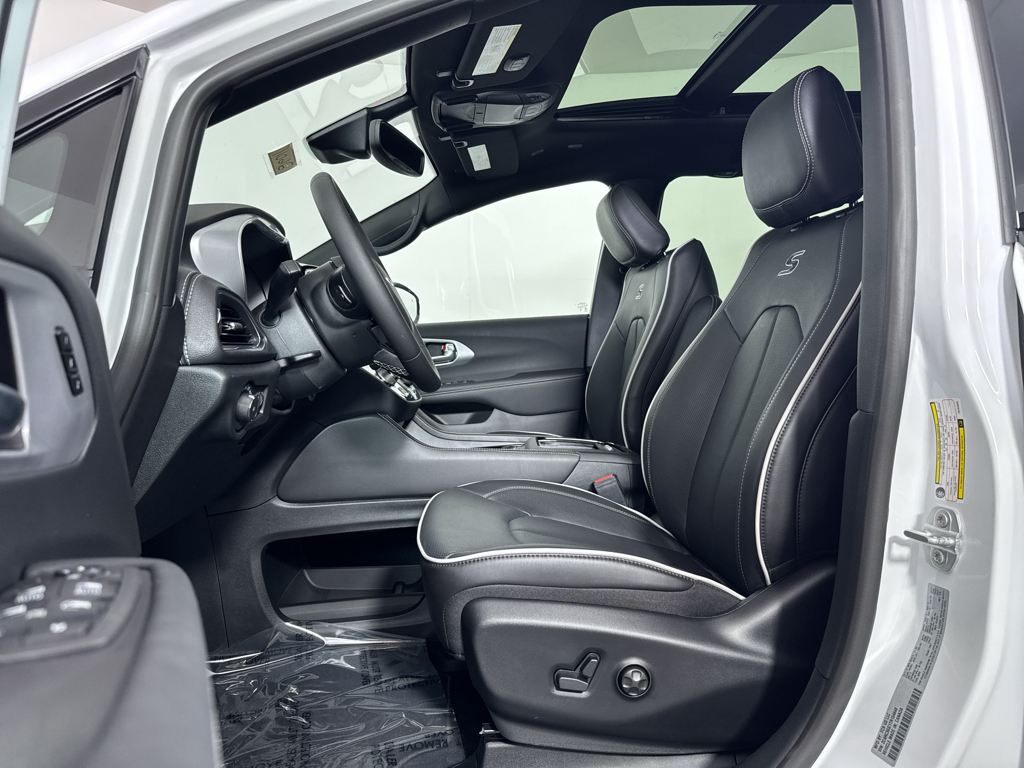 2026 Chrysler Pacifica Limited photo 4