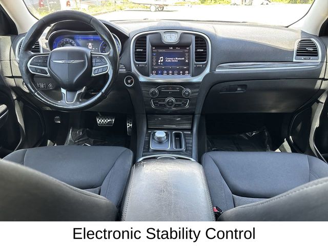 2019 Chrysler 300 Touring photo 11