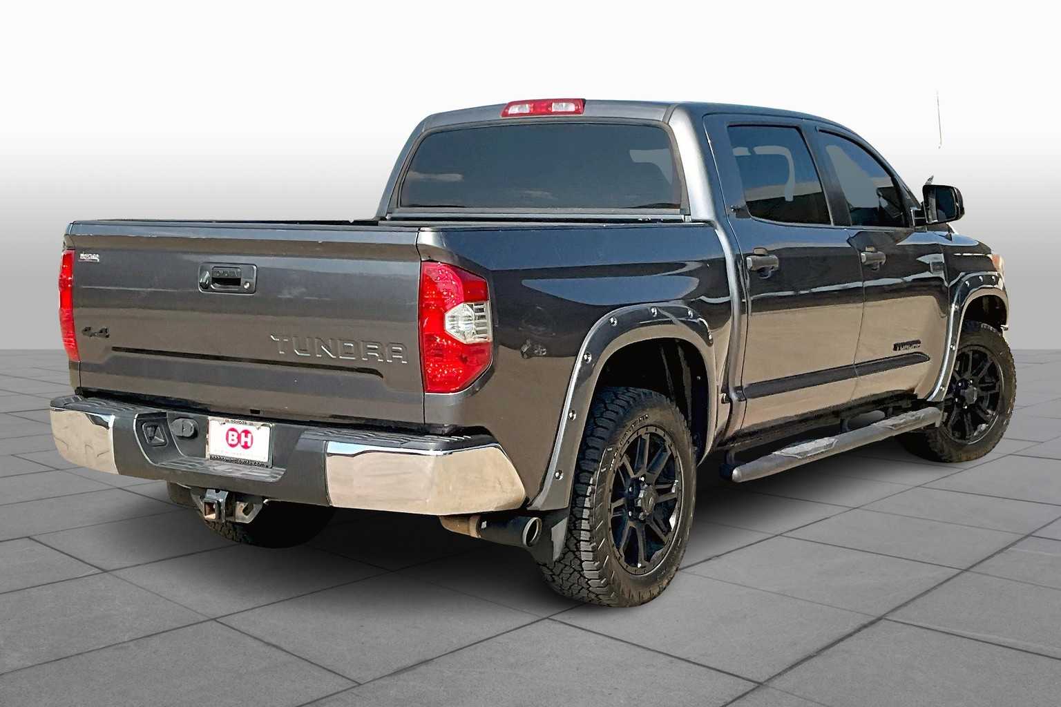 2017 Toyota Tundra SR5 photo 11