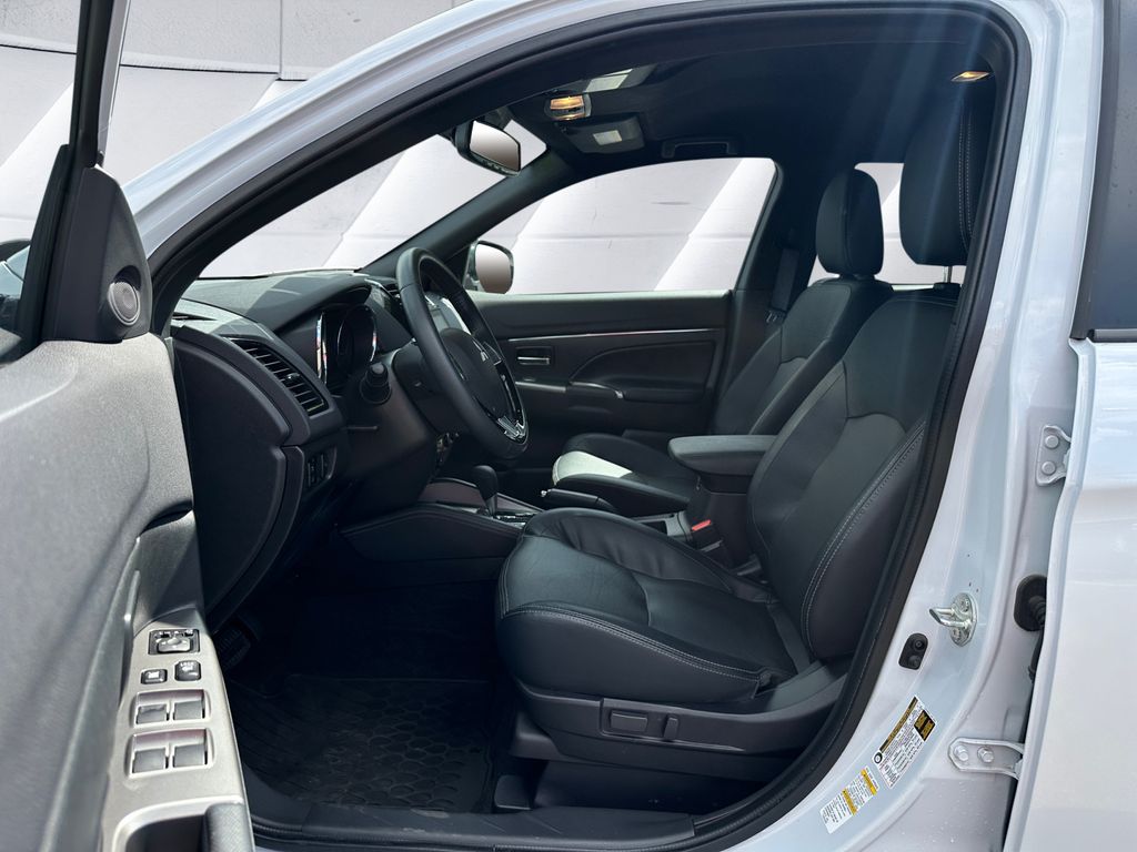 2024 Mitsubishi Outlander Sport SEL photo 7