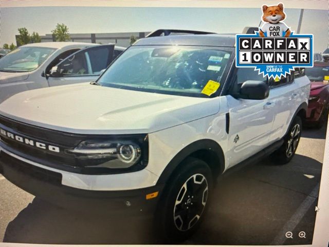2023 Ford Bronco Sport Outer Banks photo 2