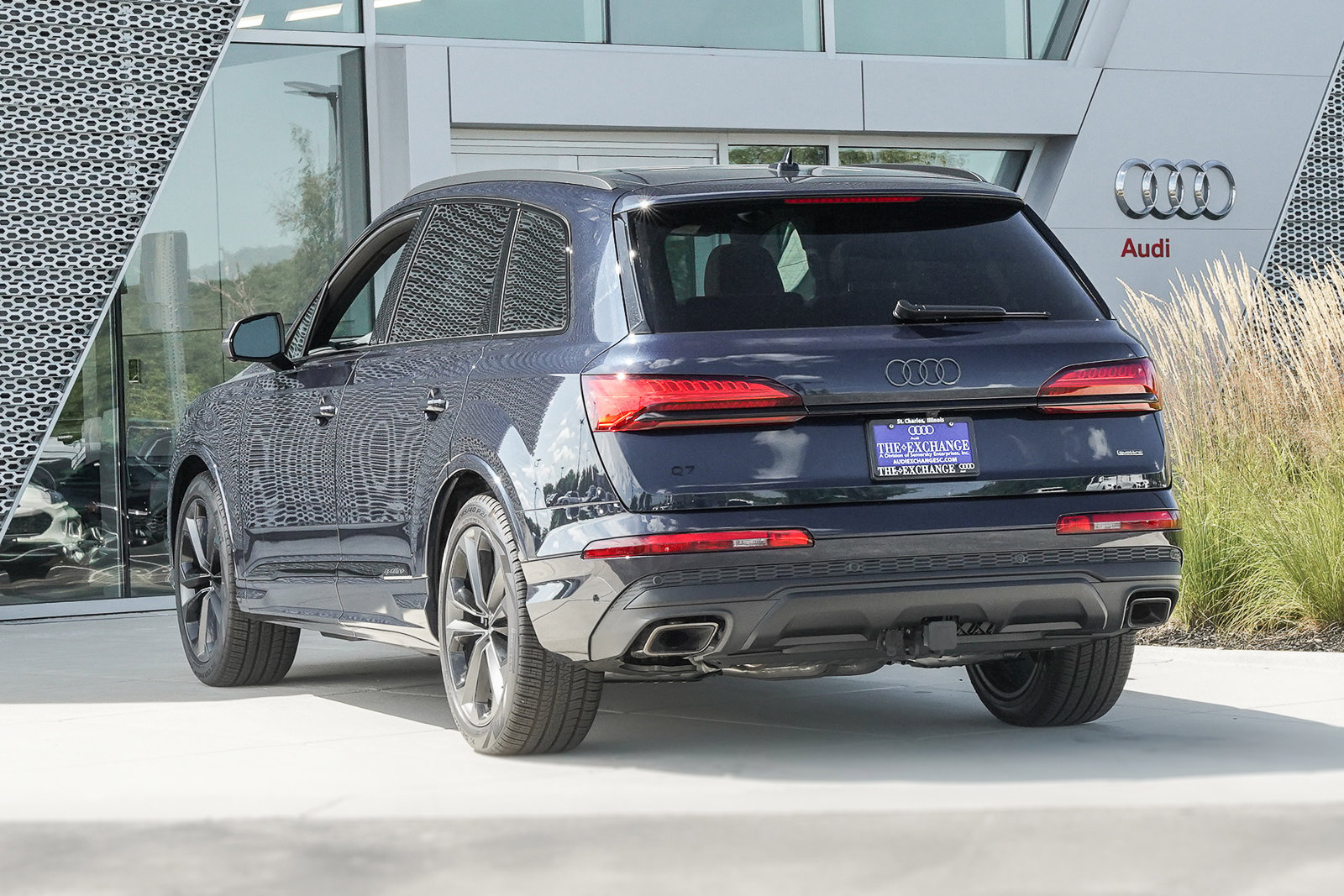 2025 Audi Q7 55 Premium Plus photo 2
