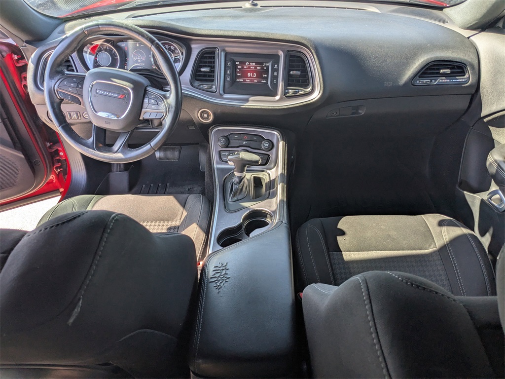 2016 Dodge Challenger SXT photo 13