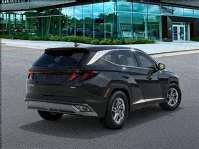 2025 Hyundai Tucson SE photo 3