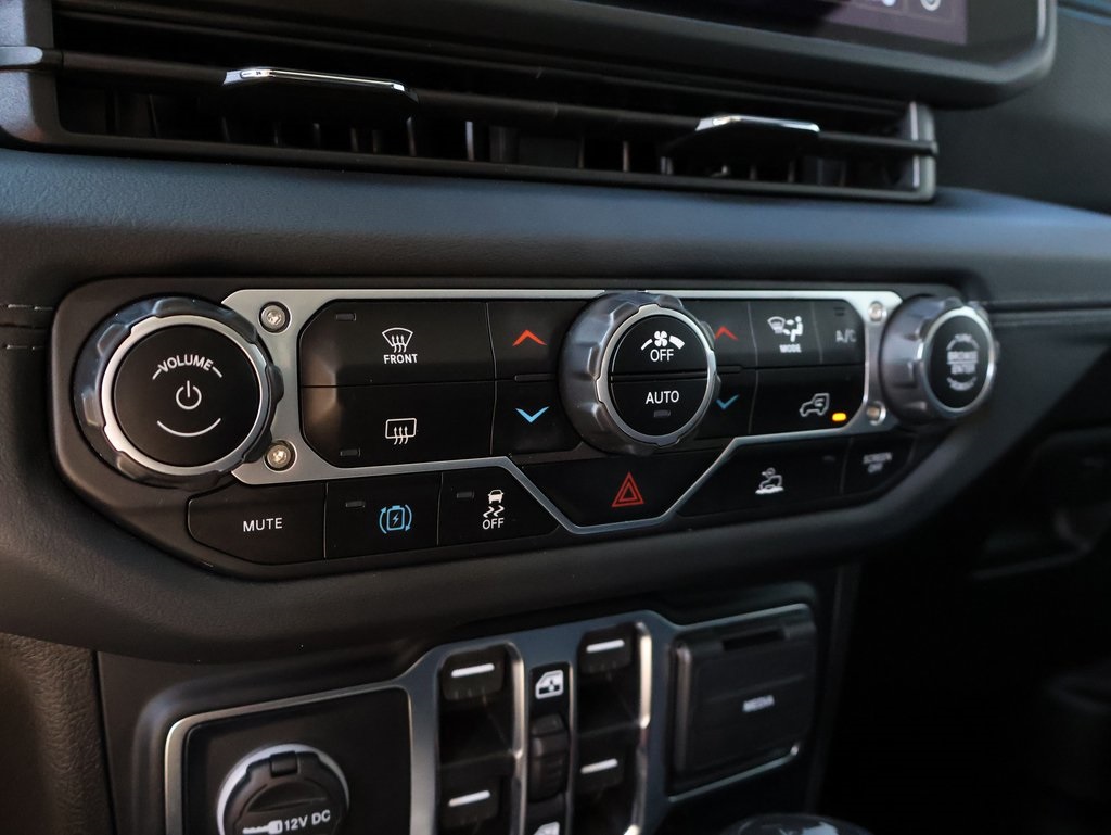 2024 Jeep Wrangler Rubicon 4xe photo 34