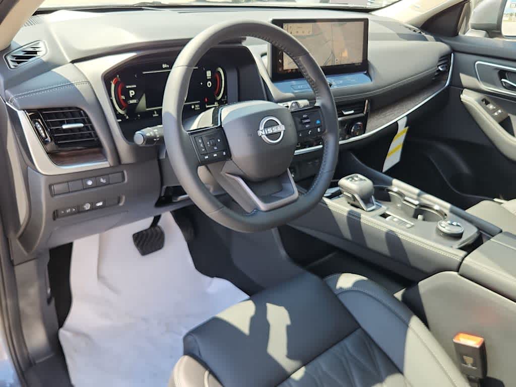 2026 Nissan Rogue Platinum photo 6