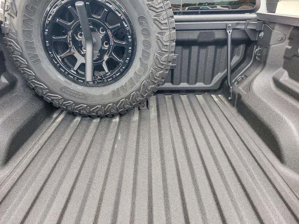 2025 GMC CANYON - Image 14