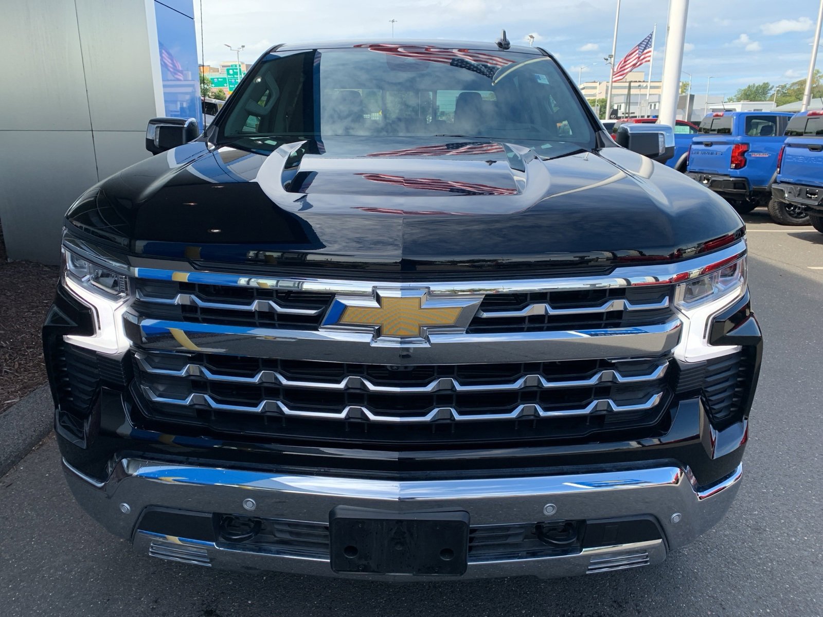 2025 Chevrolet Silverado 1500 LTZ photo 2