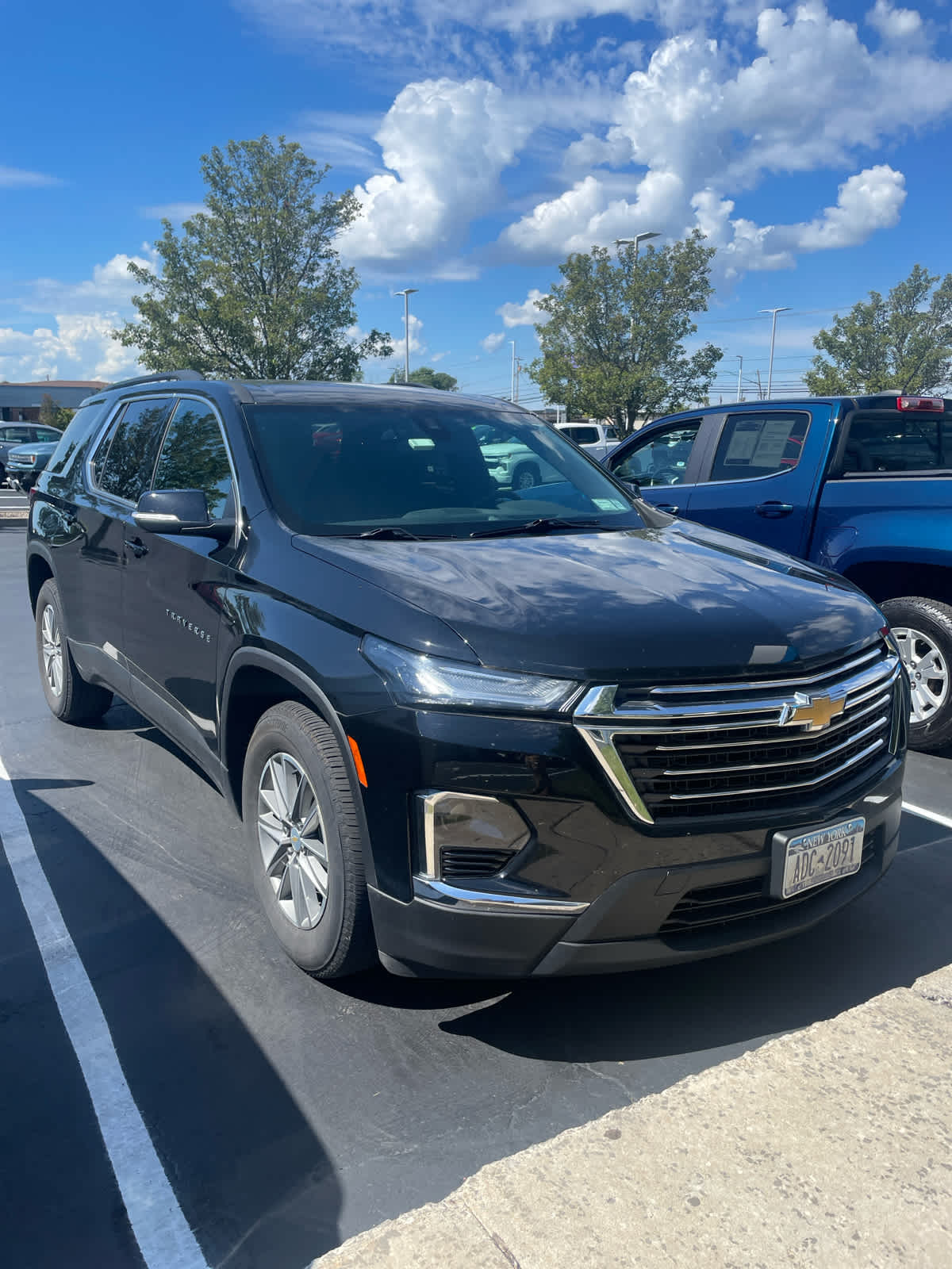 2023 Chevrolet Traverse Cloth photo 2