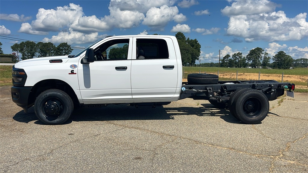 2025 Ram 3500 Tradesman photo 4