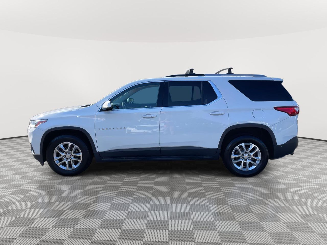 2018 Chevrolet Traverse 1LT photo 2