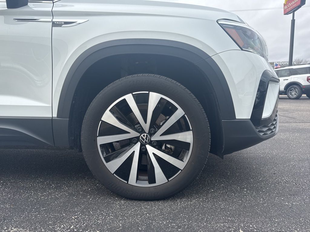 2022 Volkswagen Taos SE photo 4