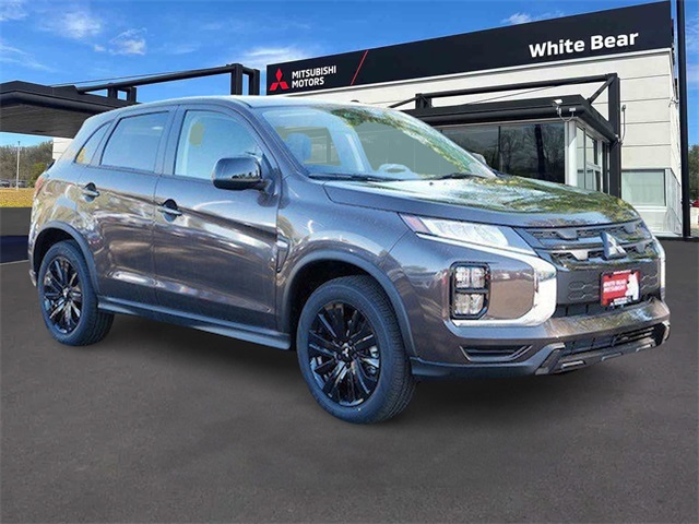 2025 Mitsubishi Outlander Sport LE's photo