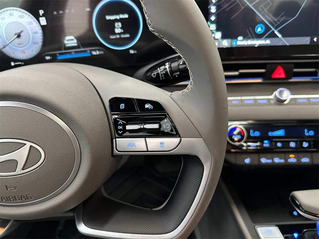 2025 Hyundai Elantra SEL Convenience photo 25