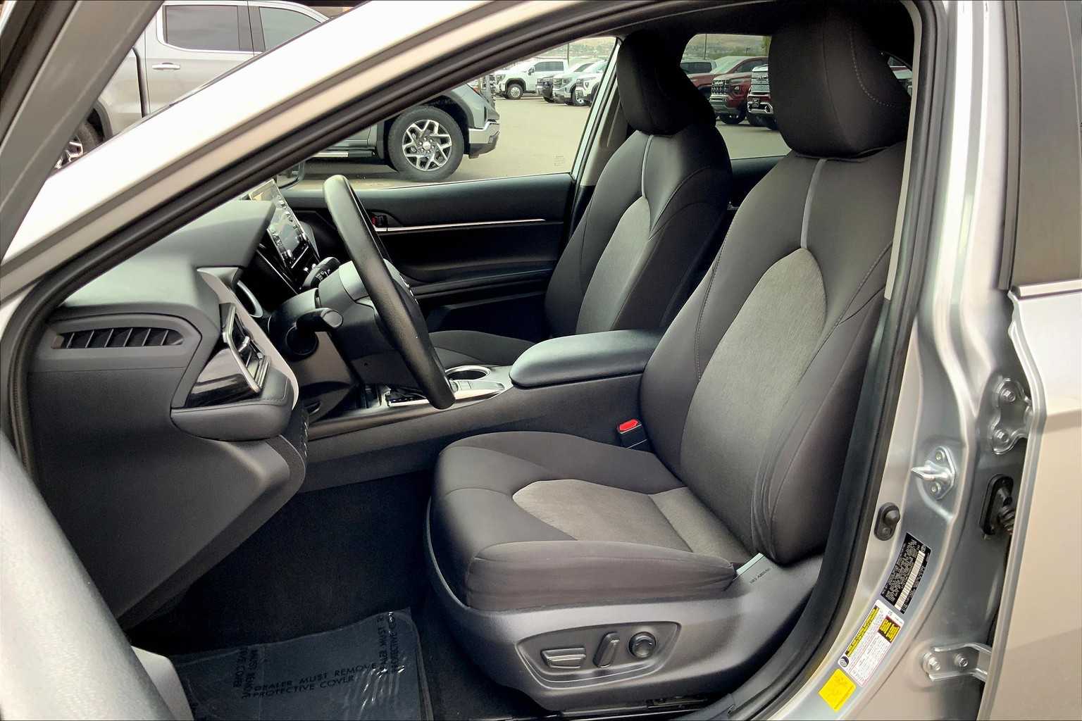 2022 Toyota Camry LE photo 7