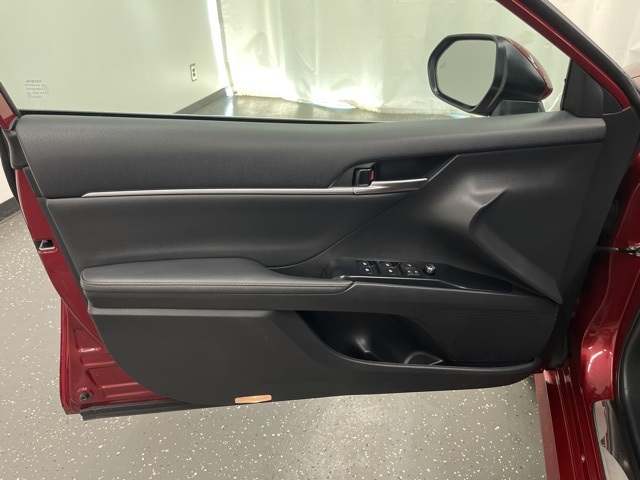 2020 Toyota Camry Hybrid XLE photo 9
