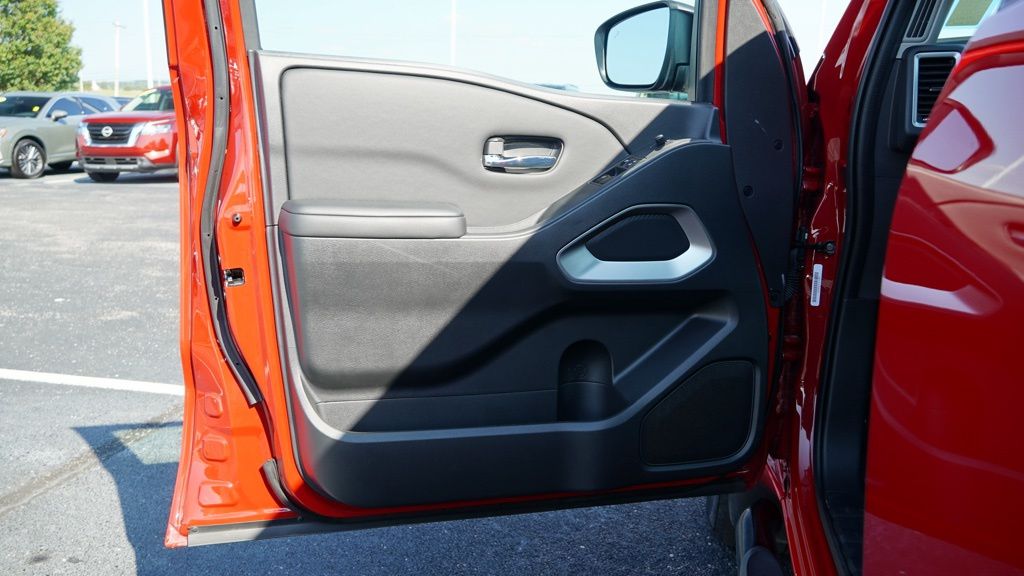 2023 Nissan Frontier SV photo 12