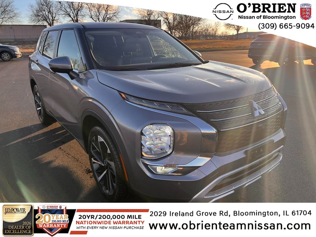 2022 Mitsubishi Outlander SE's photo