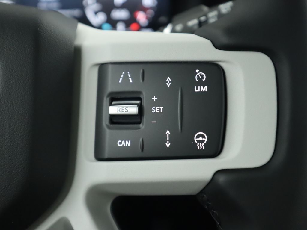 2025 Land Rover Defender 110 S photo 12